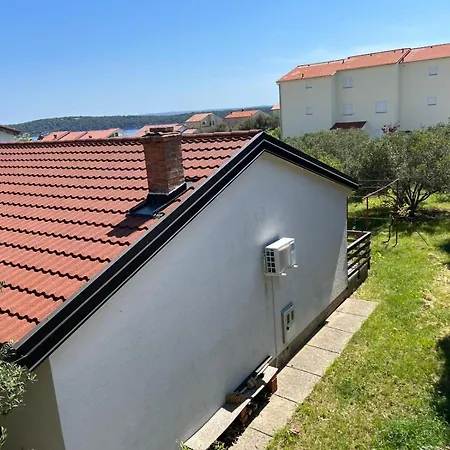 בית נופש House With A Parking Space Banjol, Rab - 25971 ראב